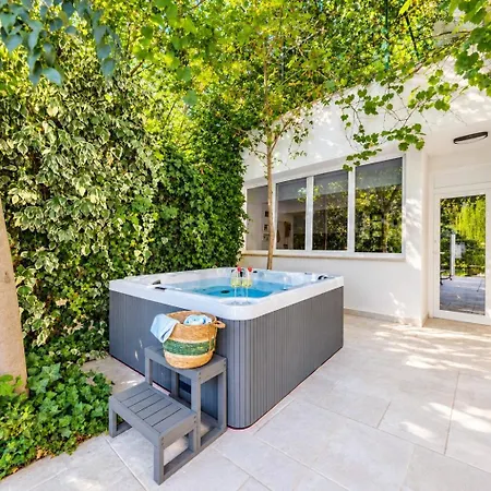 Zara, Heated Pool, Jacuzzi, Sauna, 8 Guests Dom wakacyjny