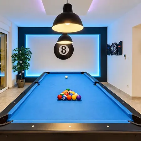 Dom wakacyjny Zara, Heated Pool, Jacuzzi, Sauna, 8 Guests *