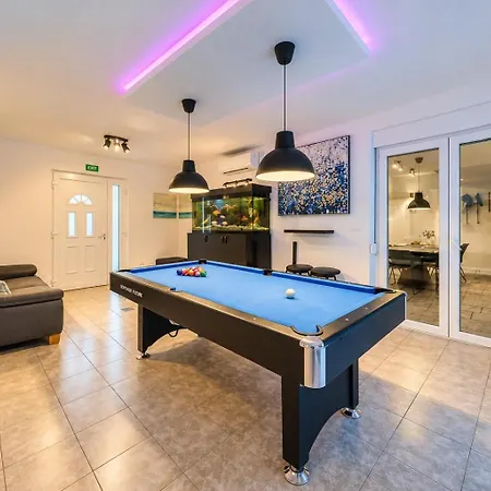Zara, Heated Pool, Jacuzzi, Sauna, 8 Guests Dom wakacyjny