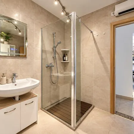 Zara, Heated Pool, Jacuzzi, Sauna, 8 Guests Dom wakacyjny *