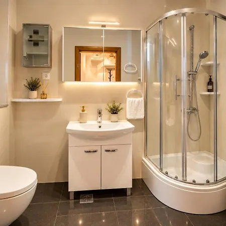 Zara, Heated Pool, Jacuzzi, Sauna, 8 Guests *