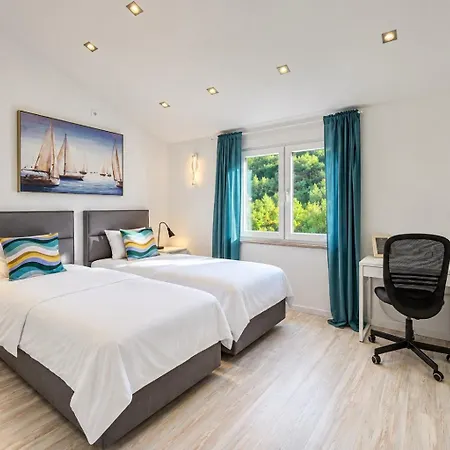Dom wakacyjny Zara, Heated Pool, Jacuzzi, Sauna, 8 Guests *